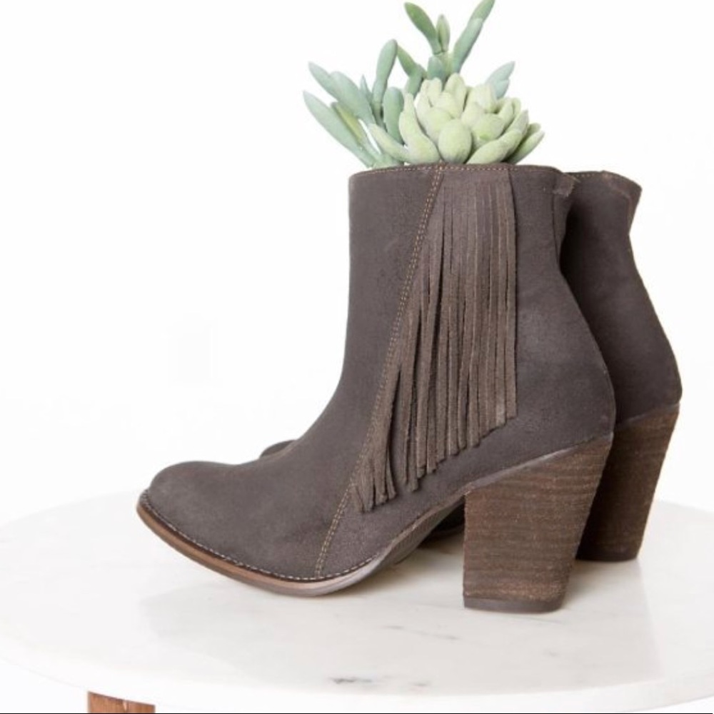NIB Leather Charcoal Boho Fringe Block Heel Bootie - Picture 8 of 8